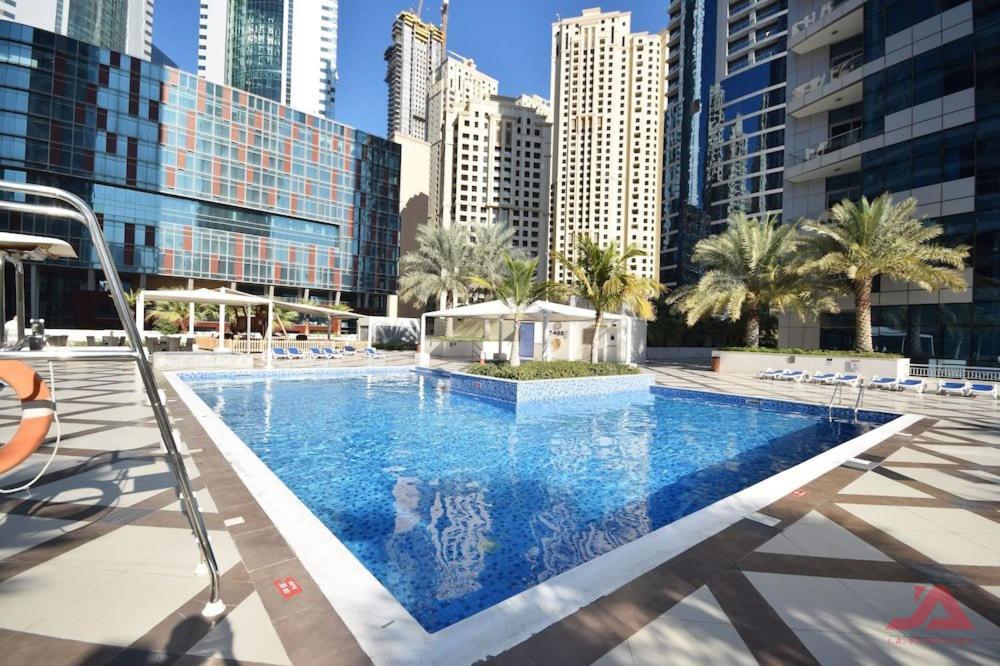 Cozy Marina & Sea View Apt In Bay Central Tower Dubai Marina With Modern Gym & Pool, Steps To Beach & Metro Kültér fotó