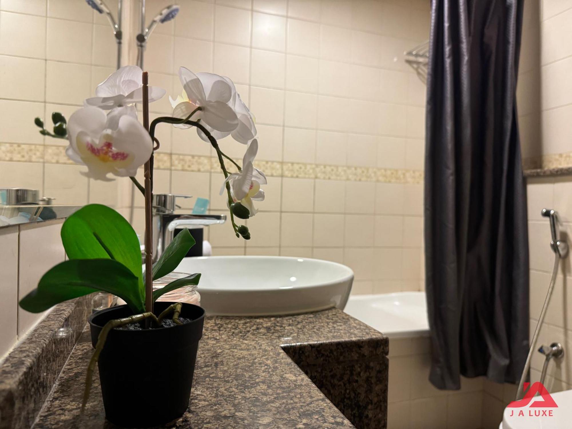 Cozy Marina & Sea View Apt In Bay Central Tower Dubai Marina With Modern Gym & Pool, Steps To Beach & Metro Kültér fotó