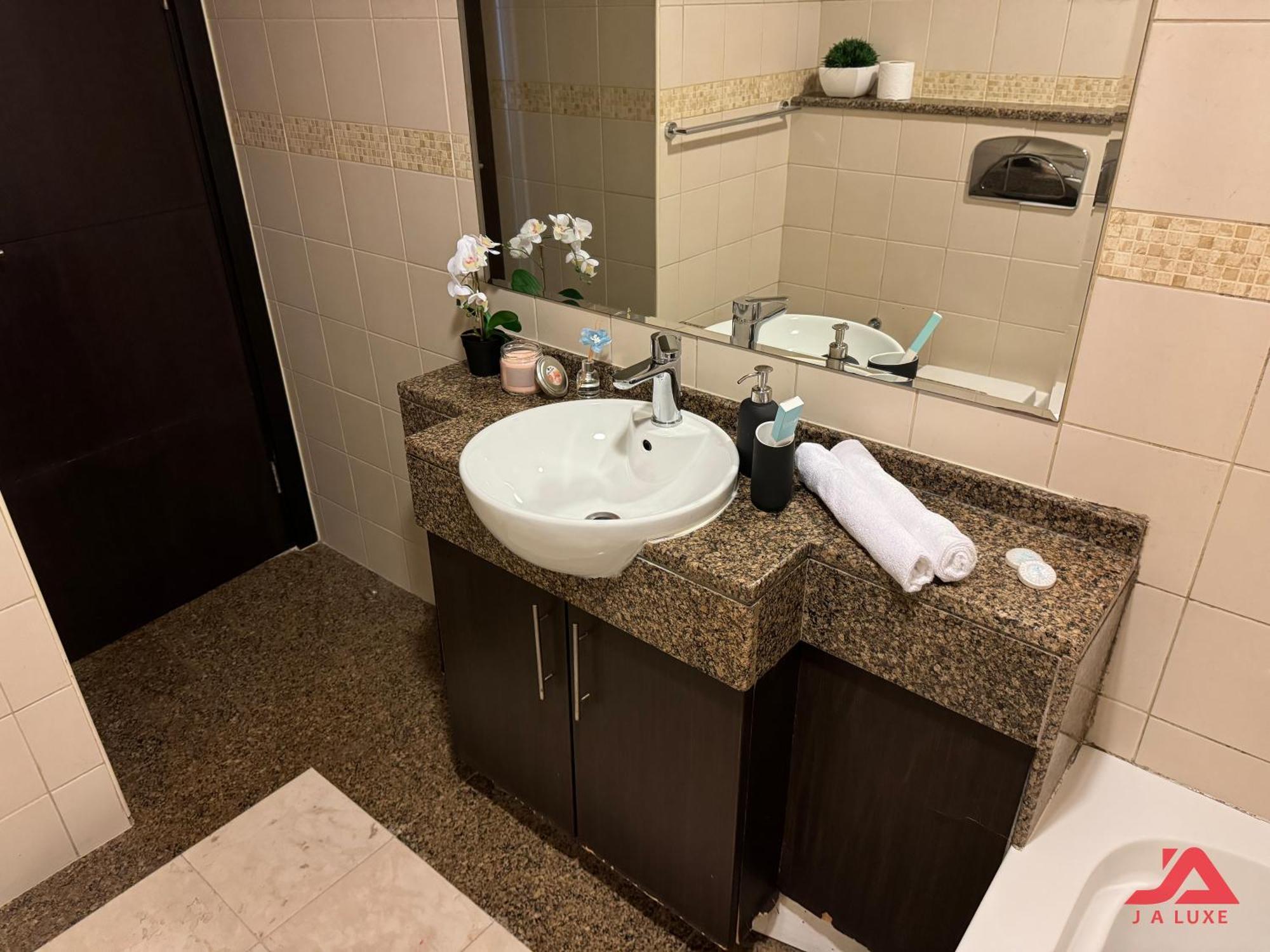 Cozy Marina & Sea View Apt In Bay Central Tower Dubai Marina With Modern Gym & Pool, Steps To Beach & Metro Kültér fotó